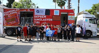 Öğrencilere deprem simülasyon tırında eğitim