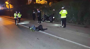 Otomobil sürücüsü motosiklete çarpıp kaçtı