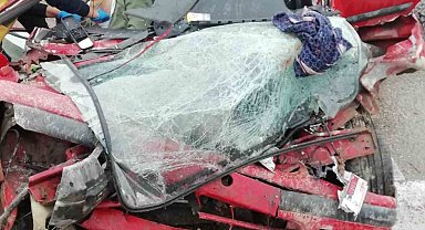 Otomobil tıra arkadan çarptı: 4 ölü, 1 yaralı