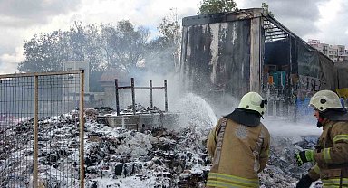 Pendik'te kaçak alkollerin muhafaza edildiği depoda yangın çıktı