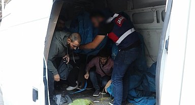 Şanlıurfa'da 39 düzensiz göçmen ile 8 organizatör yakalandı