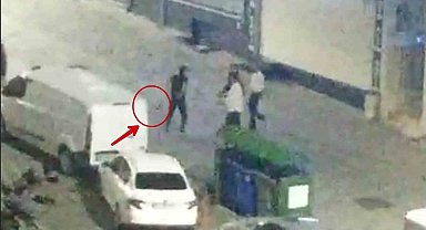 Dehşet anları: Silahını çekip peş peşe ateş etti