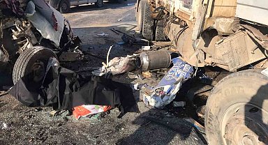 Süt toplama aracı kamyonla çarpıştı: 1 ölü, 5 yaralı