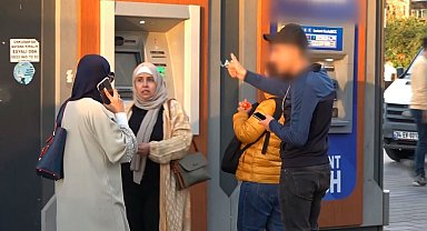 Taksim'de yardım bahanesiyle turistlerin kredi kartını çaldılar