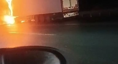 Tır otobanda alev alev yandı