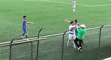 Topu antrenörün yüzüne attı, ortalık karıştı