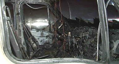 Ümraniye'de servis aracı alev alev yandı