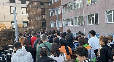 Üst geçit yenileme çalışması çileye döndü