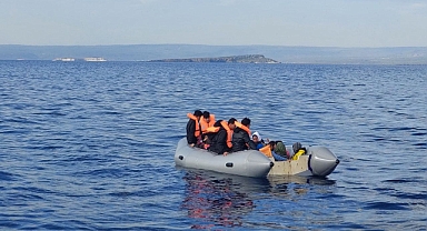 Yunanistan Unsurları Geri İtiyor, Sahil Güvenlik Kurtarıyor   