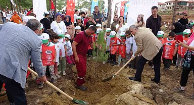'Milli Ağaçlandırma Günü'nde Manavgat yangın bölgesinde ağaç dikimi yapıldı