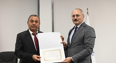 Altıeylül’de Emekli Öğretmenler ‘Hizmet Şeref Belgesi’