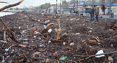 Altınkum Sahili Fırtına Sonrası Üzücü Bir Hal Aldı!