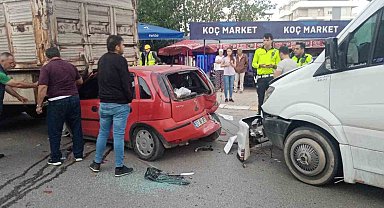 Antalya'da 4 araçlı zincirleme kaza