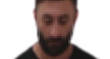 Araçlardaki multimedya sistemlerini çaldı: O anlar kamerada