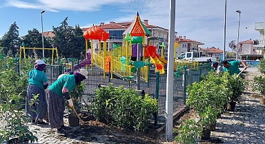 Ayvalık’ta Çocuk Parklarına Bakım