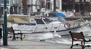 Ayvalık’ta Yağış ve Fırtına