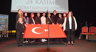 Balıkesir'de Öğretmenler Günü Coşkuyla Kutlandı   