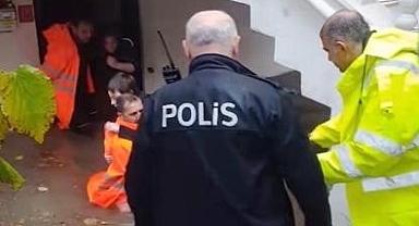 Balıkesir’de Panik Anları! Evi Su Bastı 2 Kişi İçerideydi