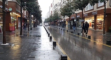 Balıkesir'de Sağanak Yağış Etkili Oldu   