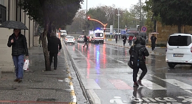 Balıkesir'i Sağanak Yağış Etkisi Altına Almaya Başladı