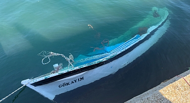Bandırma'da Fırtına Kıyıdaki Tekneyi Batırdı