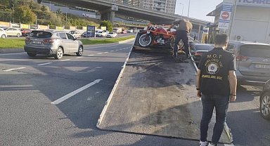 Başakşehir'de abartı egzozla çevreye rahatsızlık veren motosikletliler mobil okul timlerine yakalandı