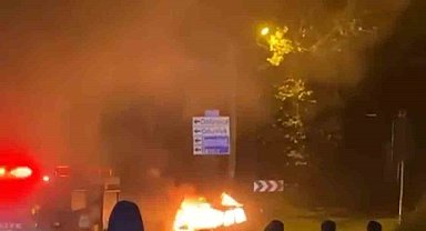 3 araç alev alev yandı