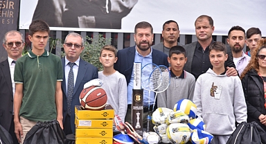 Büyükşehir’den Sındırgı’daki Okullara Spor Malzemesi Desteği