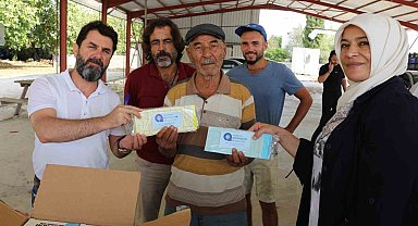 Büyükşehir, Serik'te 18 bin adet yapışkan tuzak dağıttı