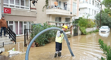 Dereler taştı, yollar sular altında kaldı!