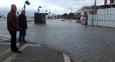 Fırtına Denizi Yollara Taşırdı !