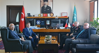 İl Jandarma Komutanı Balıkesir Üniversitesi’ni Ziyaret Etti