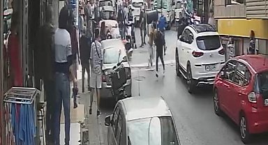 İstanbul'da çaycıların dedikodu kavgası kamerada: Varil fırlatıp peşinden kovaladı