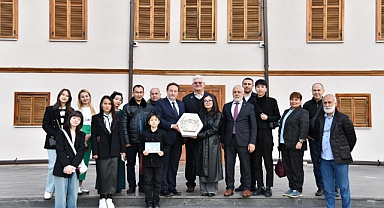 Kazak Gazeteciler Atatürk Evi'nde 