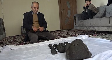 Mantar toplarken gök taşı buldu