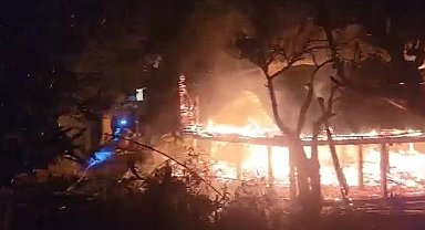 Marmaris'te ahşap bungalov yanarak küle döndü: 2 gözaltı