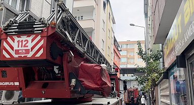 Sinir krizi geçirdi, ailesinin bulunduğu evi yaktı