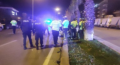 Sollamak istediği motosikletli polise çarptı: 2 yaralı