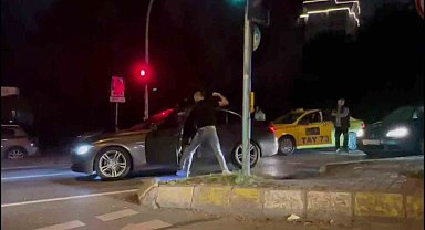 Üsküdar'da yumruk yumruğa kavga kamerada