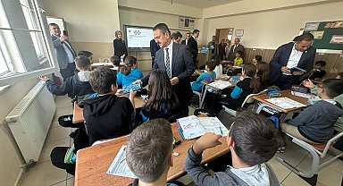 Vali İlhami Aktaş, Balıklıçeşme ve Kozçeşme Okullarında incelemelerde bulundu