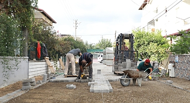 Yol Yapım Seferberliği Burhaniye’de Devam Ediyor 