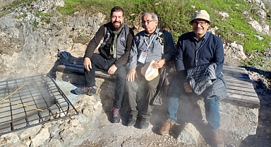 Akademisyenler Türkiye’nin Tek Canlı Dikitlerini İncelendi