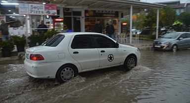 Ayvalık’a kuvvetli sağanak 