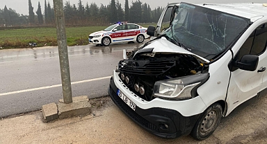 Balıkesir'de Kamyonet ile Tır Çarpıştı: 1 yaralı 