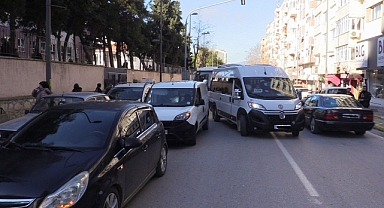 Bandırma'da Okul Çıkışı, Trafik Çilesi Yaşanıyor