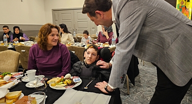 Başkan Tosun'dan Özel Bireylere Kahvaltı