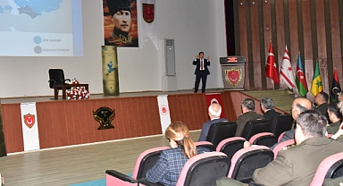 BAÜN Rektörü Oğurlu'dan Kara Astsubay MYO'da “Türkiye ve Türk Dünyası” Konferansı