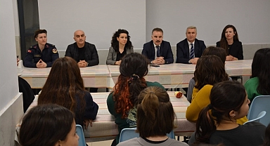 Burhaniye Kaymakamı Odabaş, Öğrencilerle Buluştu   