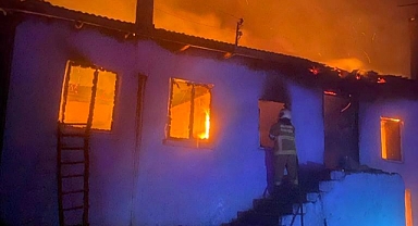 Elektrik Kontağından Çıkan Yangında Bir Ev Kullanılamaz Hale Geldi