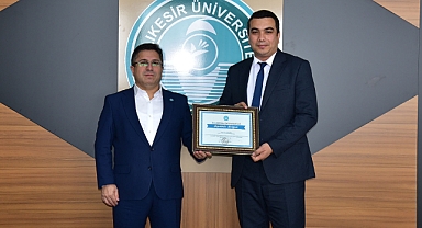 Gülistan Devlet Üniversitesi Rektör Yardımcısı Mamirovich, Rektör Oğurlu’yu Ziyaret Etti